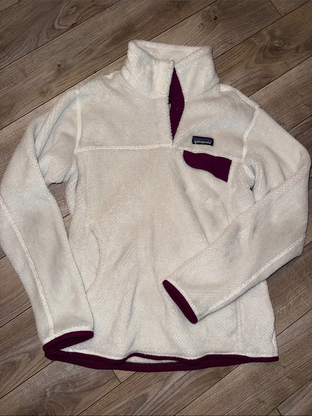 Patagonia White Fleece Pullover with Plum Accents